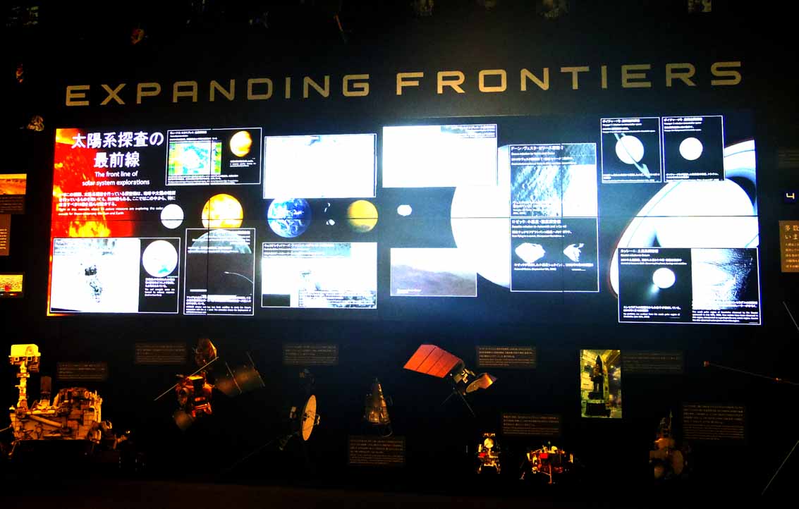 MVCシリーズが導入されている宇宙ミュージアム『TeNQ（テンキュー）』の８面マルチビジョン