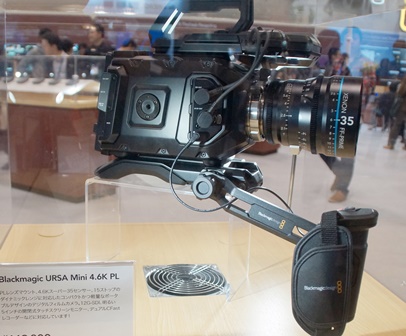 写4：廉価な子型4Kカメラ”URSA mini 4.6K”(ブラックマジックデザイン)