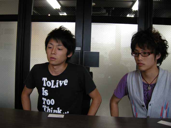 学生の霞さん(左)と森山さん