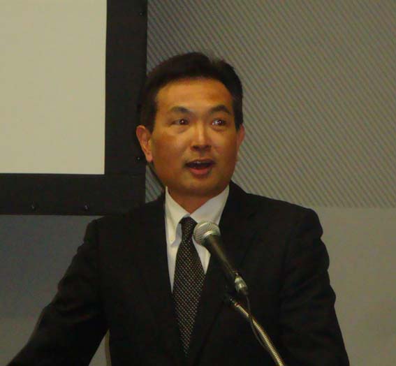 根本氏