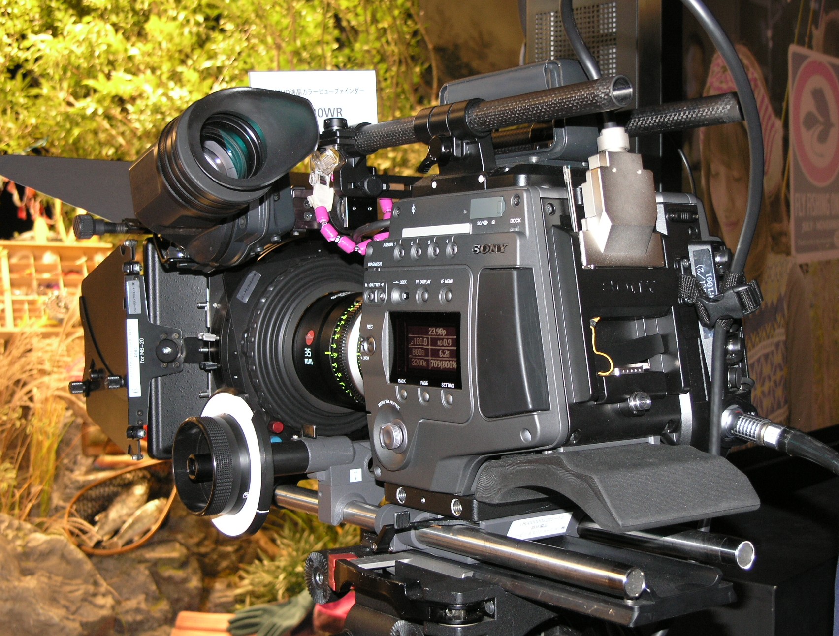 8K CMOSセンサーカメラ”F65”（ソニー）