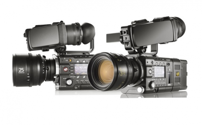 「PMW-F5」（左）と「PMW-F55」（右）