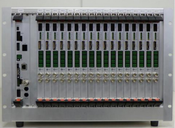 NHKと三菱電機が開発した8K対応 HEVC リアルタイムエンコーダ（正面）