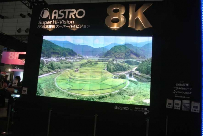 アストロデザインブースの8Kビデオウォール