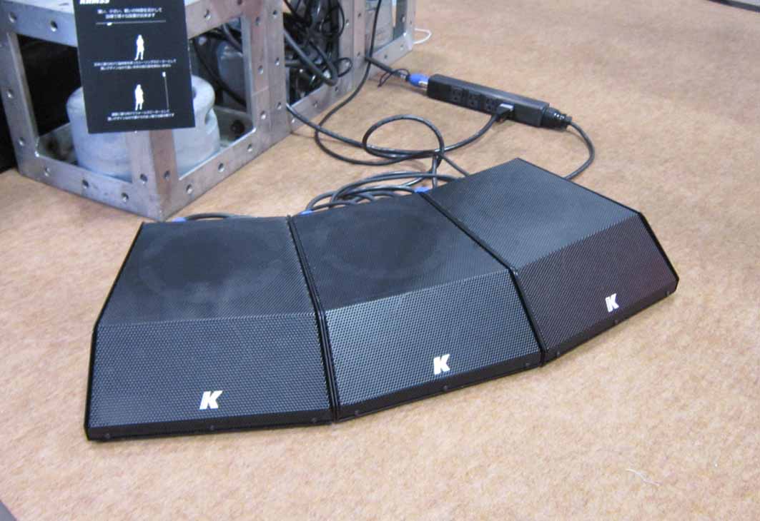 "KRM33": K-array's portable self-powered wedge speaker
