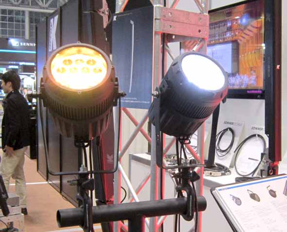 "Liz Series": LED lights with DMX controlled zoom