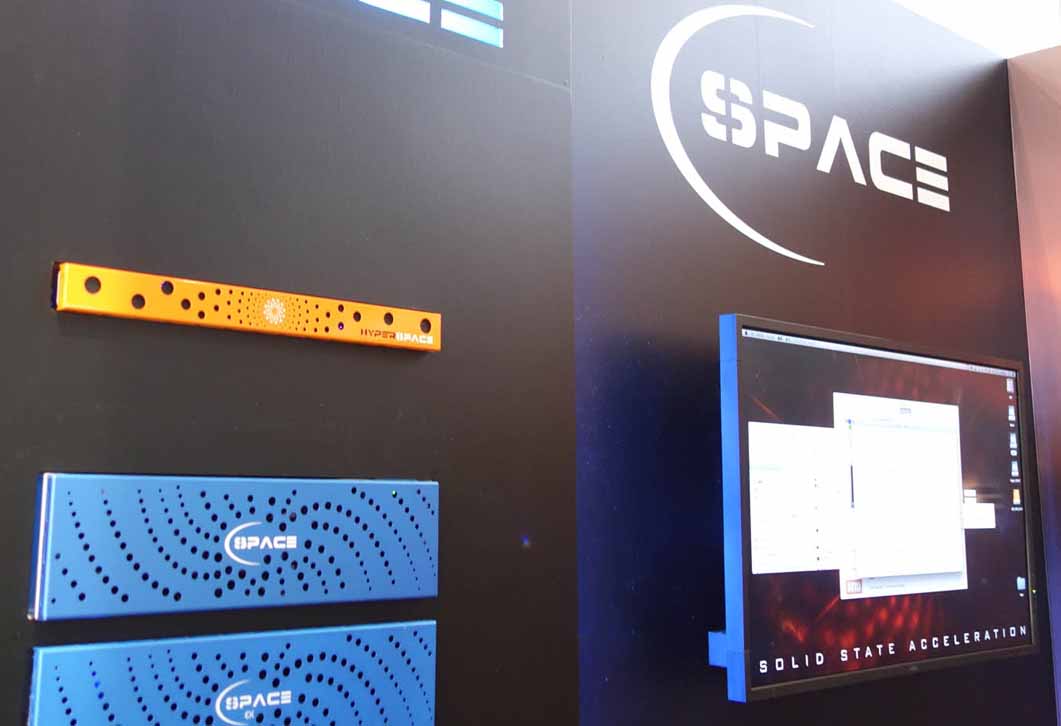 青いHDDタイプの共有ストレージ「SPACE」と、SSDで入出力をHDDの4倍に高速化する黄色い「HyperSPACE」