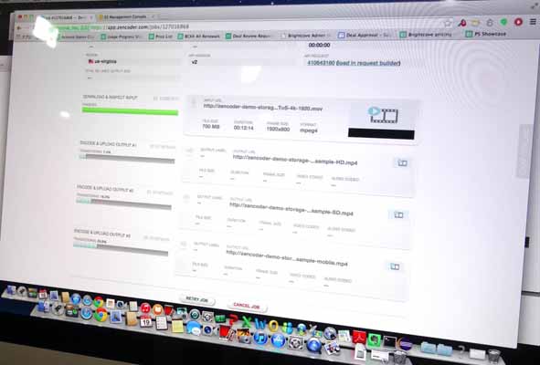 「Brightcove ZENCODER」のデモ。同時にエンコードをしている状態を示すステータスバーが3本見えている