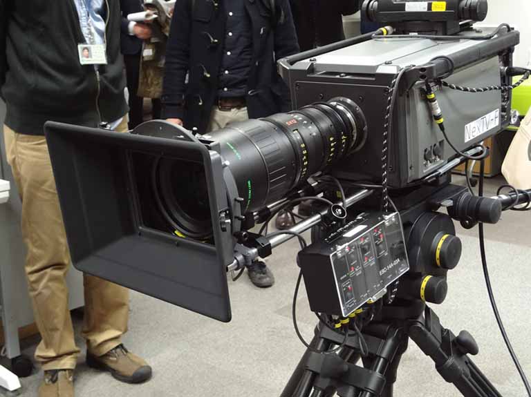 池上通信機製の8K 4板方式カメラ「SHV-8000」