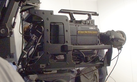 写4：NHKと共同開発の8Kカメラ”SK-UHD8060”(日立国際電気）