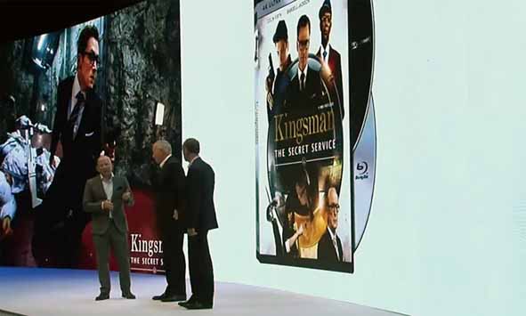 記者会見ステージのスクリーンには「キングスマン」のパッケージが映し出された。