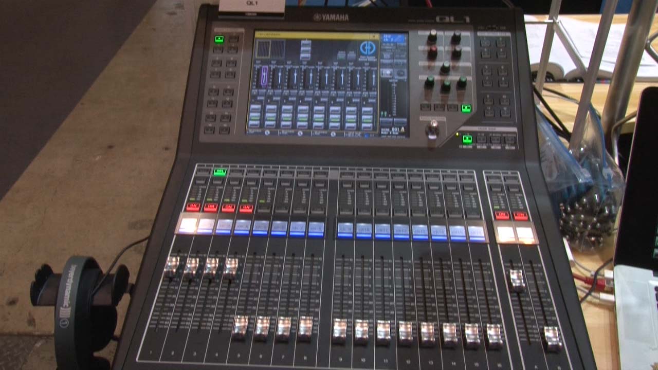 Digital mixing console QL1