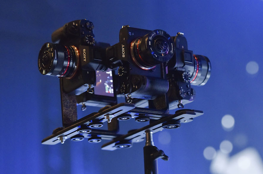 リグには、デジタル一眼カメラα7S IIを5台設置している