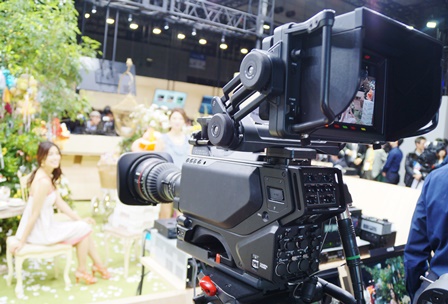 写1：新製品の4K8倍速カメラ”HDC-4800”（ソニー）