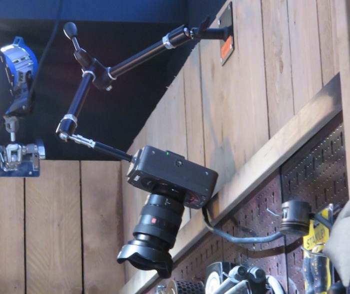 ソニーが発表したカメラヘッド分離型VENICE。ケーブルは最長5.5mまで延長可能
