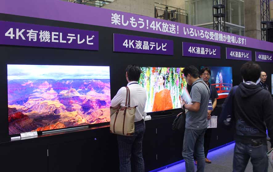 ブースには最新の4Kテレビが展示された